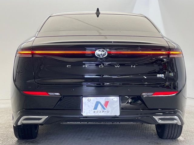 CROWN CROSSOVER