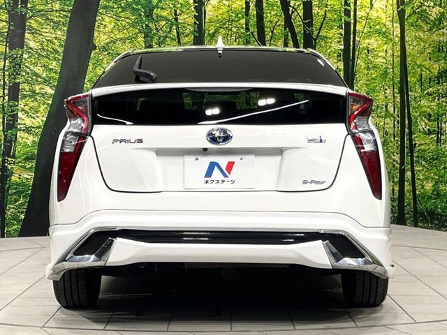 PRIUS 4WD