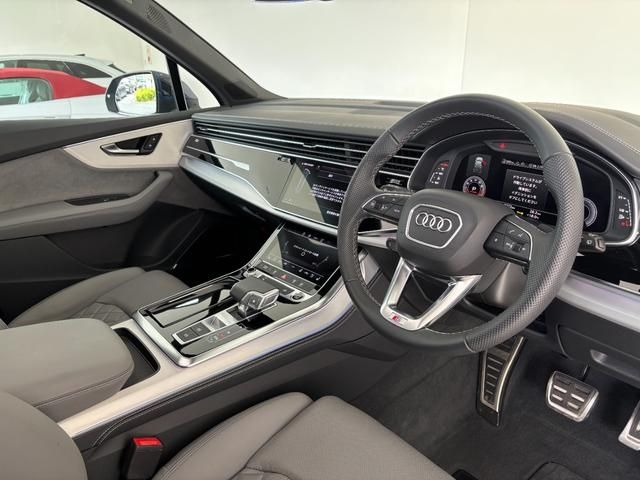 AUDI  Q7