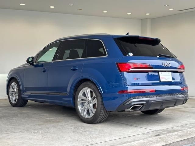 AUDI  Q7