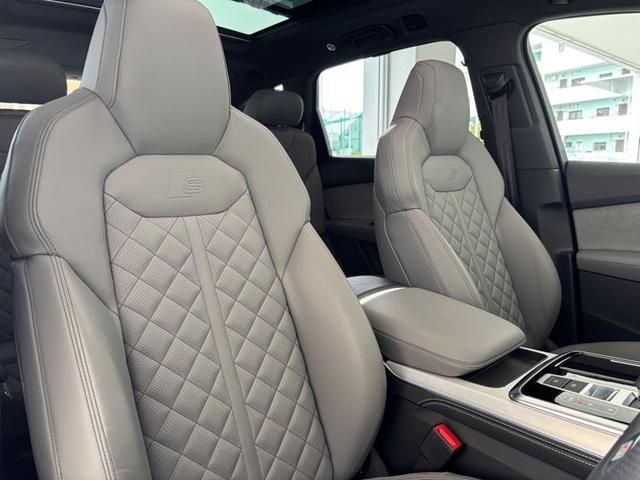 AUDI  Q7