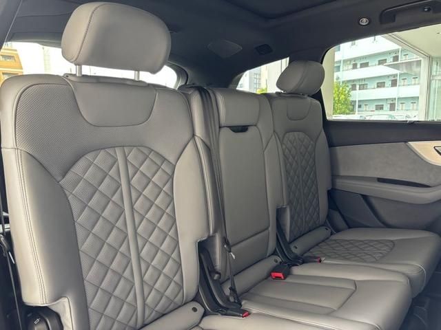 AUDI  Q7