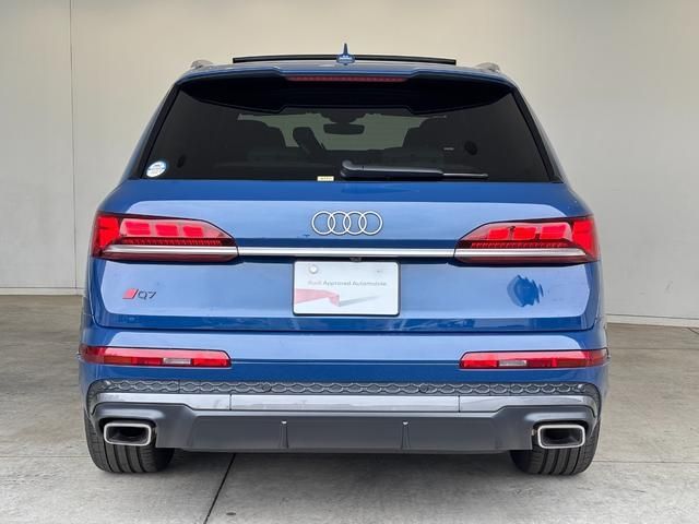 AUDI  Q7