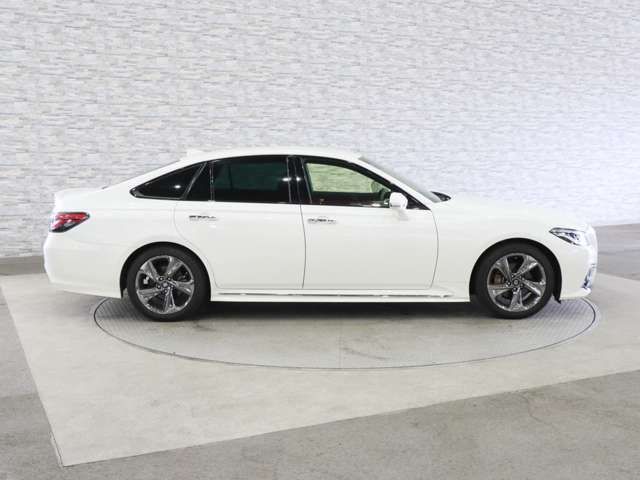 CROWN sedan
