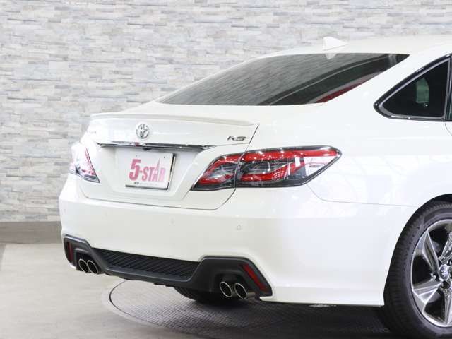CROWN sedan