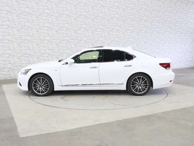 LEXUS LS600h