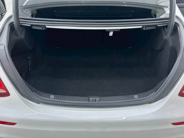 MERCEDES BENZ E class sedan