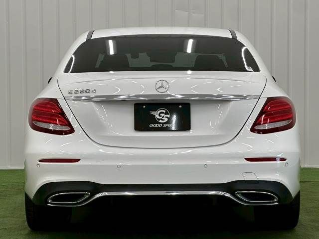 MERCEDES BENZ E class sedan