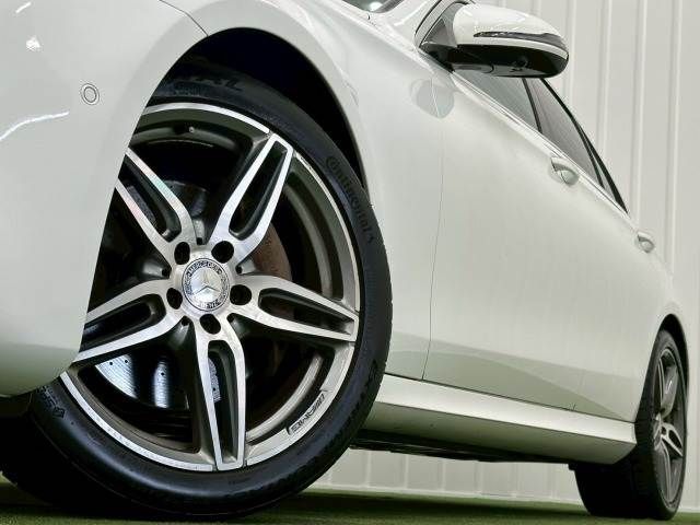 MERCEDES BENZ E class sedan