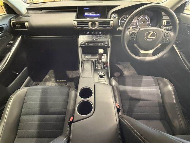 LEXUS IS300h