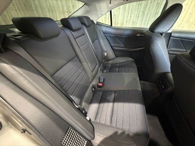 LEXUS IS300h