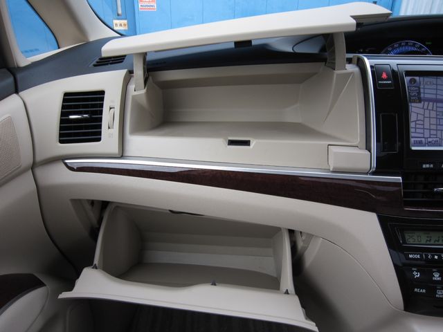 ESTIMA HYBRID 4WD