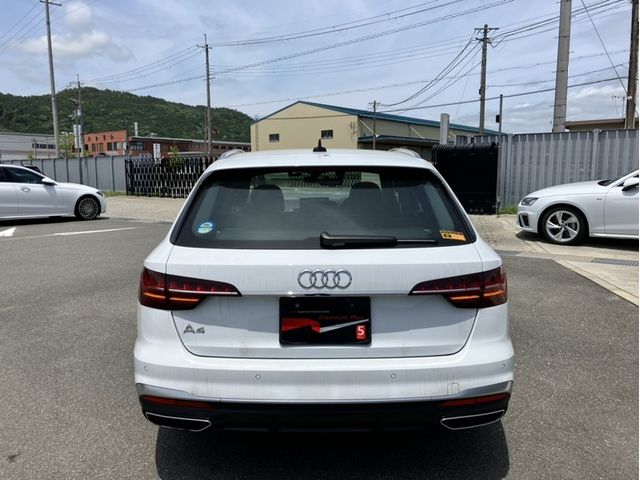 AUDI A4 AVANT