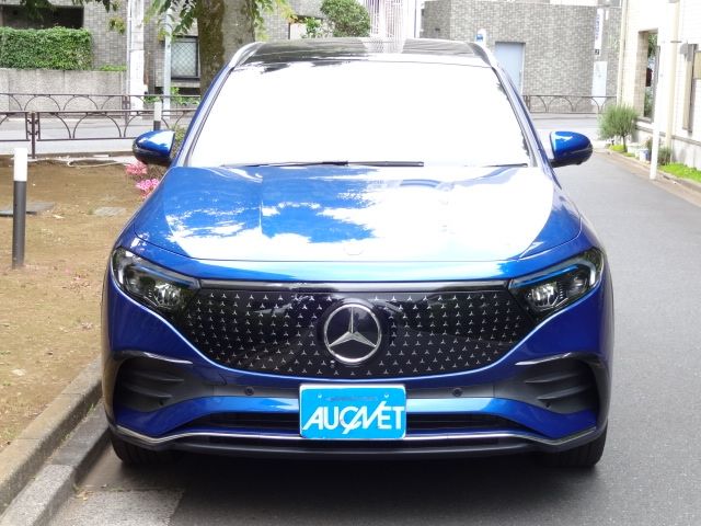 MERCEDES BENZ EQA