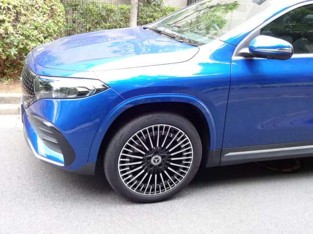 MERCEDES BENZ EQA
