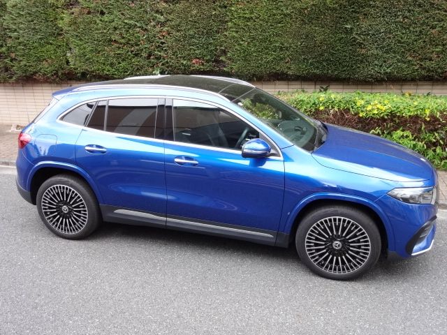 MERCEDES BENZ EQA