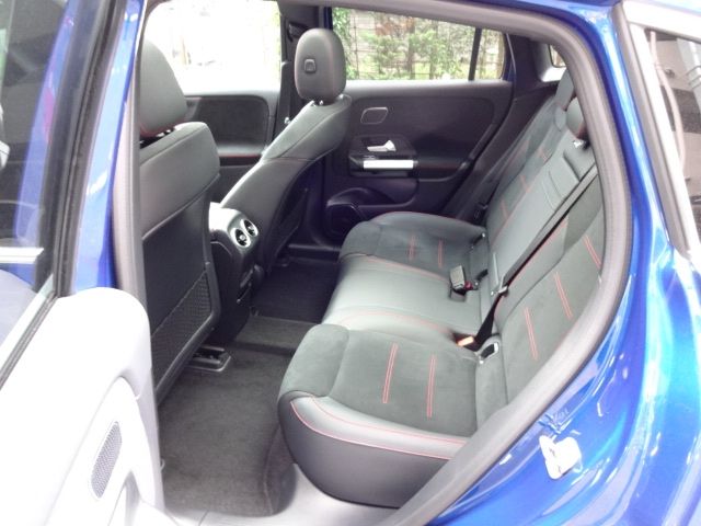 MERCEDES BENZ EQA