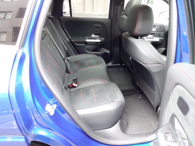 MERCEDES BENZ EQA