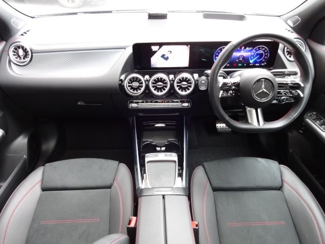 MERCEDES BENZ EQA