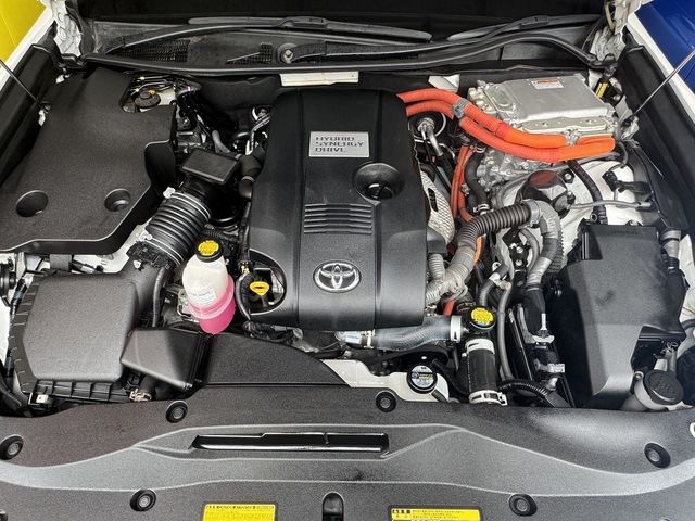 CROWN sedan hybrid