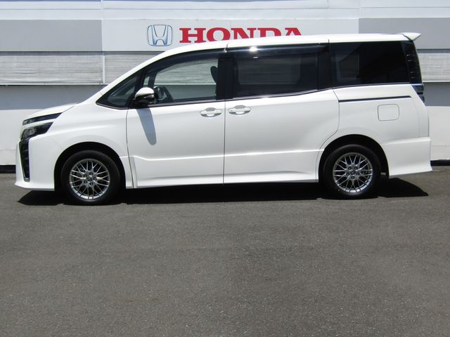 VOXY HYBRID
