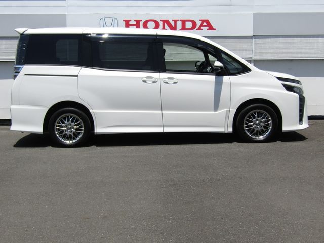 VOXY HYBRID
