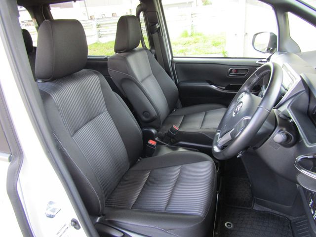 VOXY HYBRID