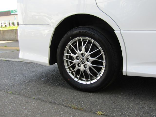 VOXY HYBRID