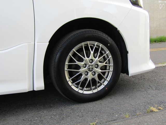 VOXY HYBRID
