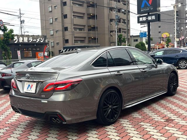 CROWN sedan hybrid