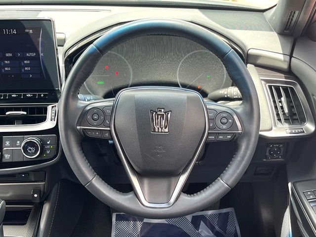 CROWN sedan hybrid