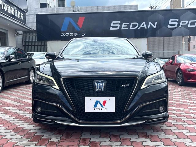 CROWN sedan hybrid