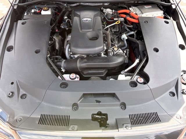 CROWN sedan hybrid