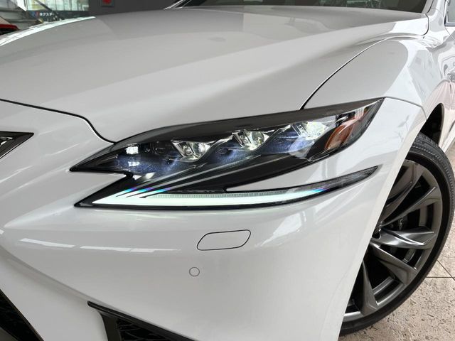 LEXUS LS500h 4WD