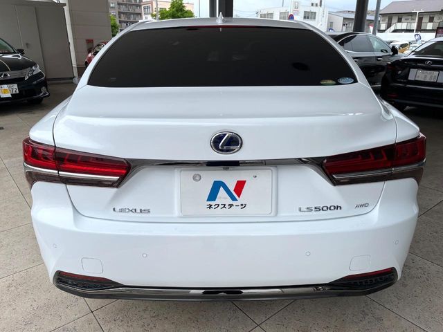 LEXUS LS500h 4WD