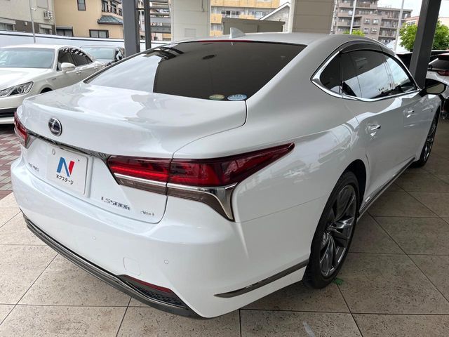LEXUS LS500h 4WD