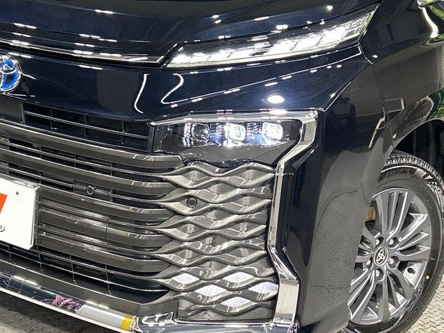 VOXY HYBRID 4WD
