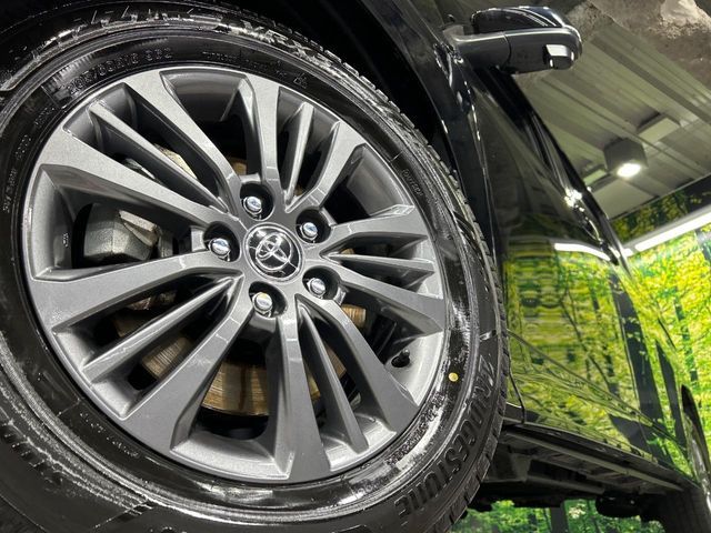 VOXY HYBRID 4WD