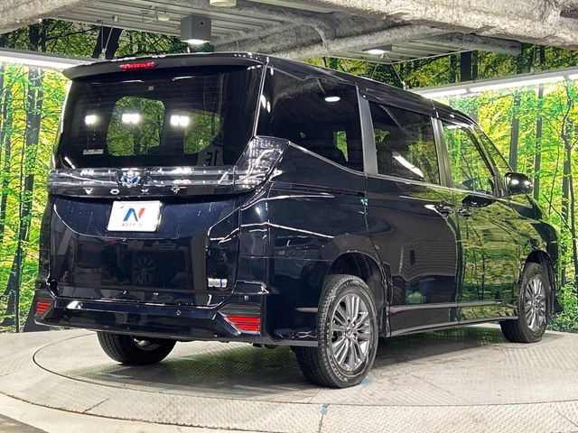 VOXY HYBRID 4WD