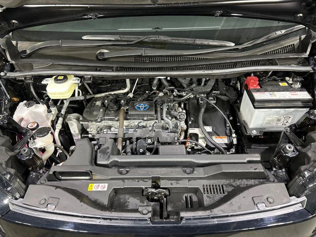 VOXY HYBRID 4WD