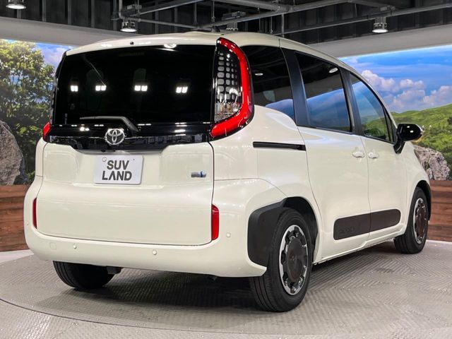 SIENTA HYBRID
