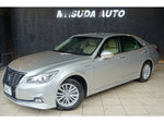 CROWN sedan hybrid