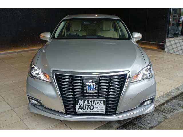 CROWN sedan hybrid