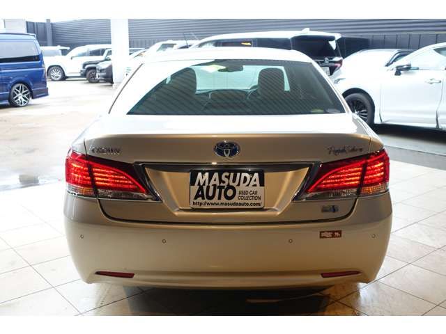 CROWN sedan hybrid