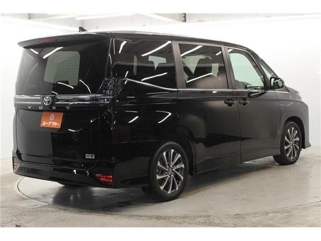 VOXY HYBRID