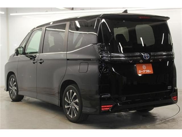 VOXY HYBRID