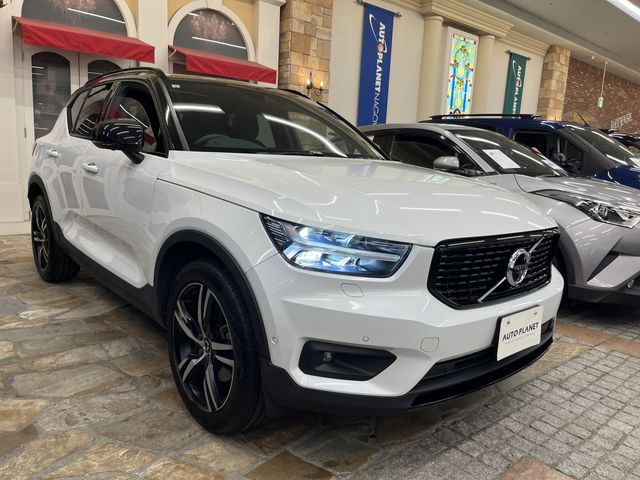 VOLVO XC40