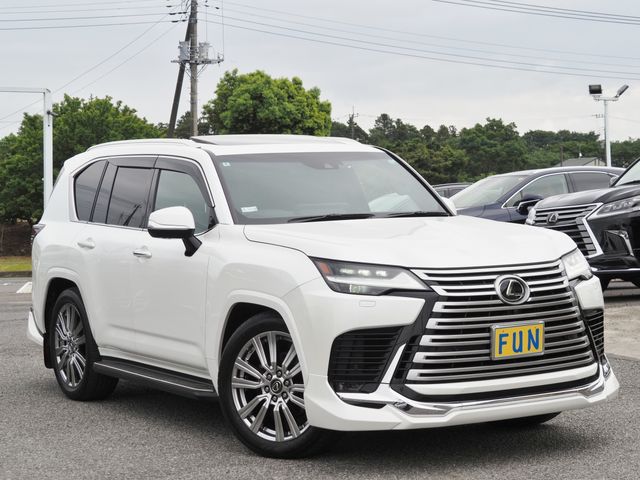 LEXUS LX600