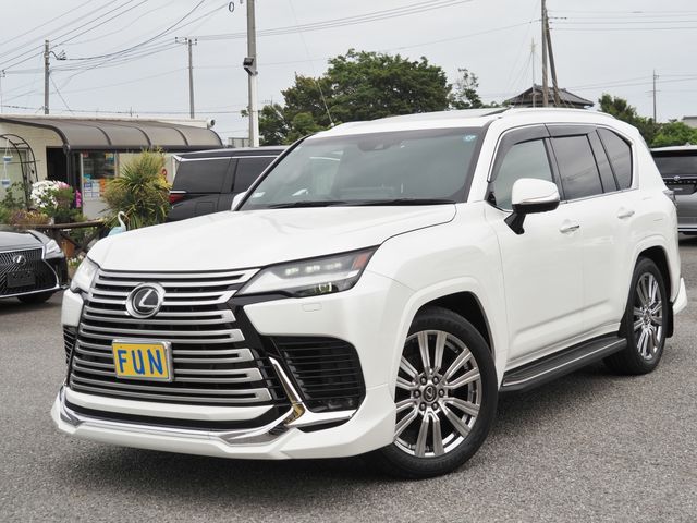 LEXUS LX600