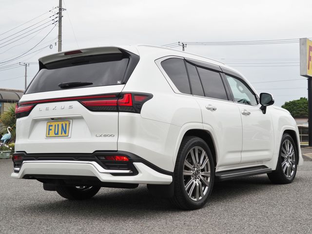 LEXUS LX600